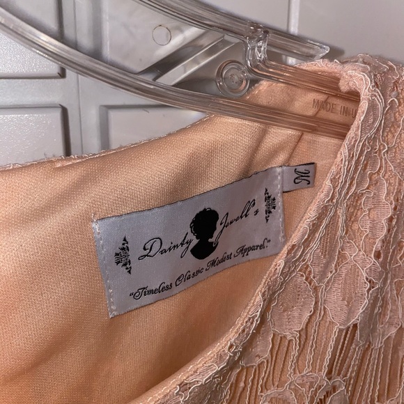 Blush pink lace dress - Picture 4 of 5